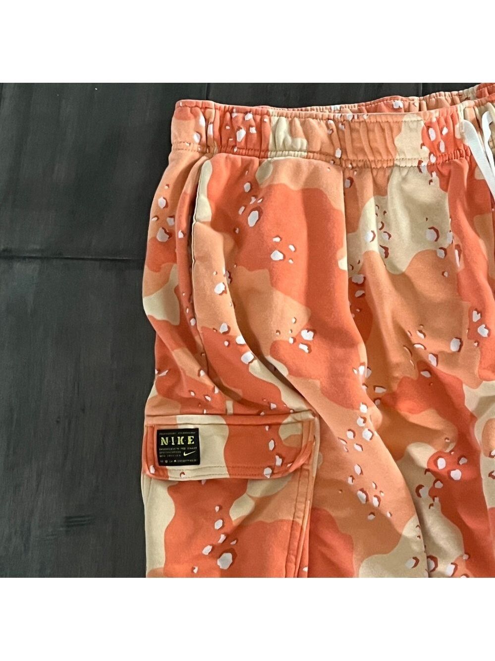 Nike Sportswear Fleece Mid-Rise Cargo Pants in Orange Sherbet Camo - Size XL - Picture 4 of 14
